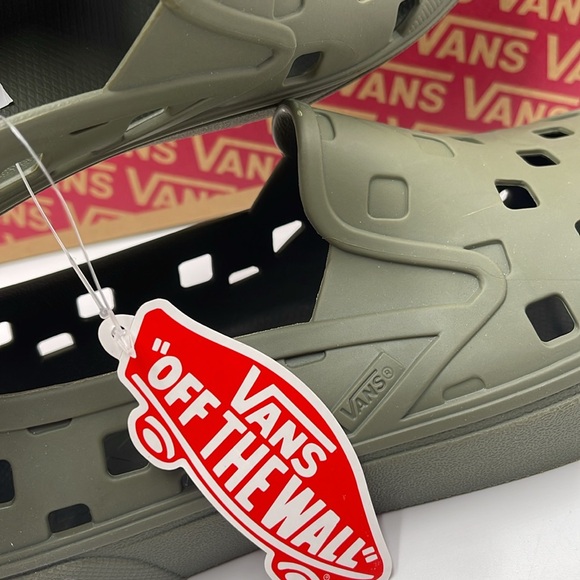 Vans Men’s Slip-On Trk Grape Leaf
VN0A5HF850K
Sneakers - Picture 14 of 16